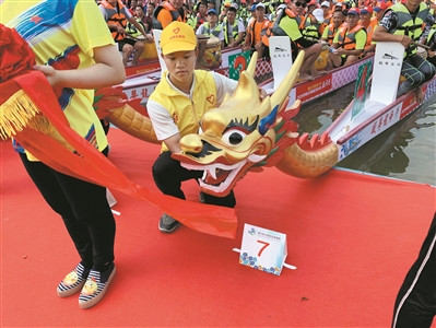 2019年佛山市首屆百村(居)龍舟賽舉行。