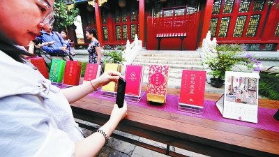 2020年《故宮日歷》昨天亮相。 本報記者 程功攝