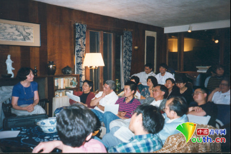 　1997年葉嘉瑩在美國劍橋為哈佛大學本校及外來訪問的學人講演。南開大學供圖