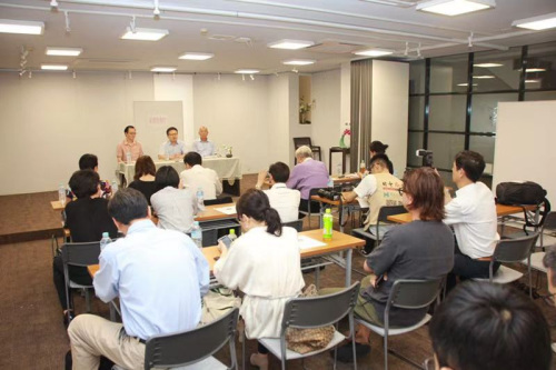 9月9日，旅日華僑華人團(tuán)體召開新聞發(fā)布會(huì)。(《日本新華僑報(bào)》/郭子川 攝)