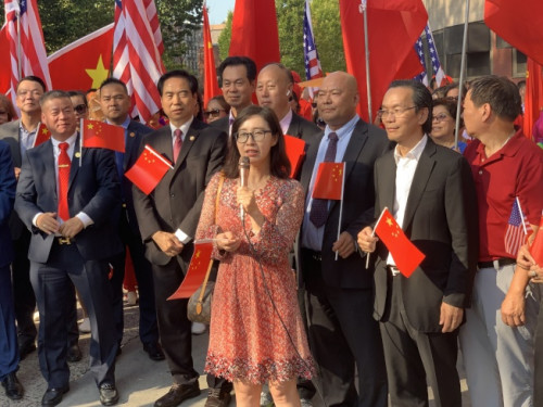 董海榮表示，希望僑胞繼續(xù)為中美友好獻(xiàn)計(jì)獻(xiàn)力。(美國(guó)《世界日?qǐng)?bào)》/和釗宇 攝)