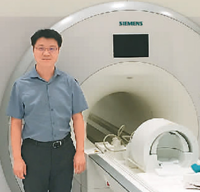 　楊旗在美國加州大學(xué)洛杉磯分校生物醫(yī)學(xué)影像中心實(shí)驗(yàn)室。 　　受訪者供圖