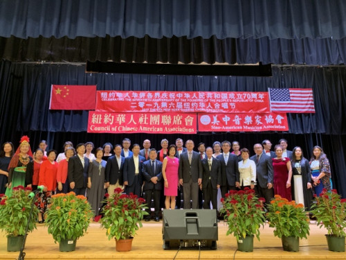 圖為紐約華人社團(tuán)聯(lián)席會(huì)與美中音樂家協(xié)會(huì)紐約第六屆華人合唱節(jié)。(美國(guó)《世界日?qǐng)?bào)》記者 牟蘭／攝影)