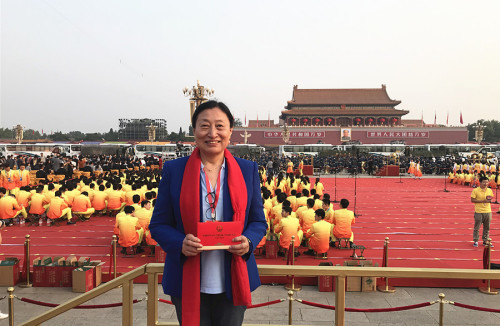 出席國慶慶典的阿根廷婦女兒童聯(lián)合會會長陳靜。(阿根廷華人網(wǎng))