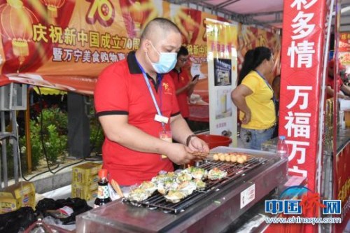美食街匯聚人氣?！￡愌嗲濉z