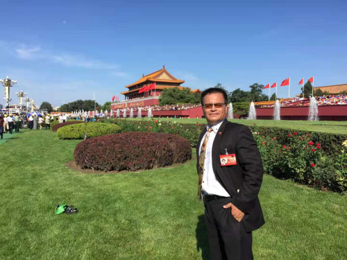 圖為美國《新世界時(shí)報(bào)》董事長倪濤參加70周年抗戰(zhàn)勝利活動(dòng)。(受訪者供圖)