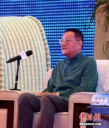 資料圖：鳳凰衛(wèi)視控股有限公司董事局主席兼行政總裁劉長(zhǎng)樂(lè)在第九屆世界華文傳媒論壇高端論壇上發(fā)言。<a target='_blank' >中新社</a>記者 張斌 攝