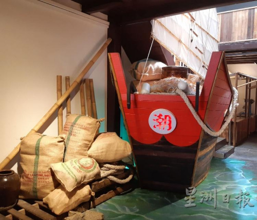 華人先輩當(dāng)年搭乘“紅頭船”，來(lái)到南洋落地生根。(馬來(lái)西亞《星洲日?qǐng)?bào)》/陳文強(qiáng) 攝)