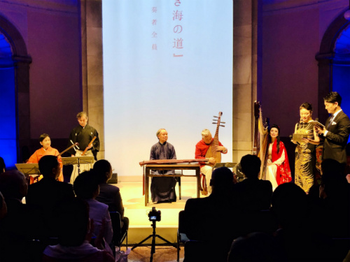 琵琶演奏家方錦龍演奏了《十面埋伏》、《反彈琵琶伎樂天》等曲目。(日本《中文導報》/楊文凱 攝)