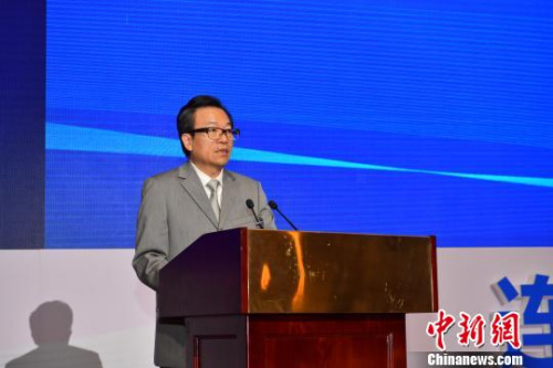 圖為中國僑聯(lián)副主席李卓彬致辭?！『h航　攝