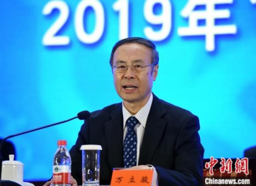 11月17日，中國僑商聯(lián)合會第五次會員代表大會在北京開幕，中國僑聯(lián)黨組書記、主席萬立駿出席開幕會并致辭。<a target='_blank' >中新社</a>記者 侯宇 攝