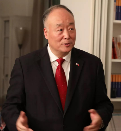 　　中國駐法使館教育處公參楊進(jìn)致辭。(《歐洲時報》/孔帆 攝)