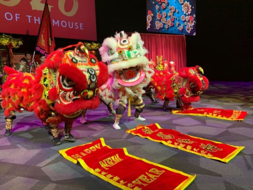 美國迪斯尼慶祝農(nóng)歷鼠年。(美國《世界日報》/張宏 攝)