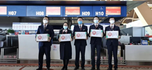 圖為援助物資運(yùn)抵國(guó)內(nèi)接受單位。