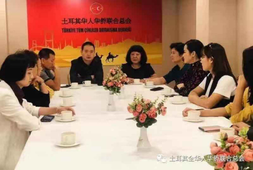 土耳其全華人華僑聯(lián)合總會副會長游偉召集開會(圖片來源:天津市僑聯(lián)網(wǎng)站) 土耳其全華人華僑聯(lián)合總會副會長游偉召集開會(圖片來源:天津市僑聯(lián)網(wǎng)站)