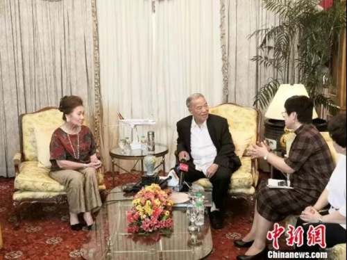 資料圖：圖為陳永栽與夫人接受<a target='_blank' >中新社</a>記者采訪。(<a target='_blank' >中新社</a>發(fā) 梁鈺／攝)