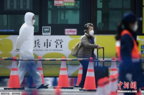 當(dāng)?shù)貢r(shí)間2月19日，“鉆石公主”號(hào)郵輪滯留乘客正式開(kāi)始下船。