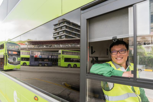 　　公交車司機吳萬有希望馬來西亞的行動限制令可在媽媽生日前解除，讓他來得及回家為媽媽慶生。(特約張榮攝)