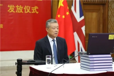 駐英國大使館發(fā)放“健康包”。（圖片來源：中國駐英國使館網(wǎng)站）