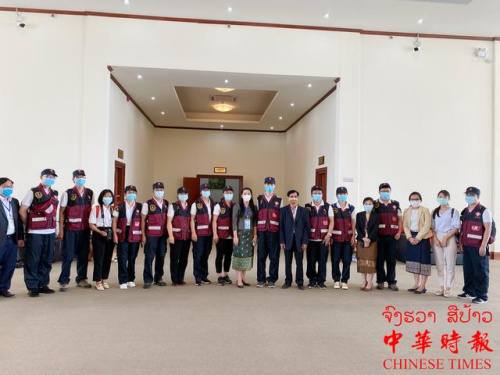 中國抗疫醫(yī)療專家組。(老撾《中華時報》)