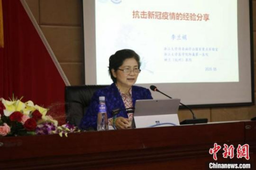 圖為李蘭娟院士分享抗疫經(jīng)驗。　牛效禮 攝
