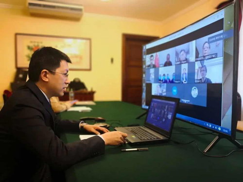 中國駐秘魯大使梁宇感謝專家組來秘支援抗疫工作。