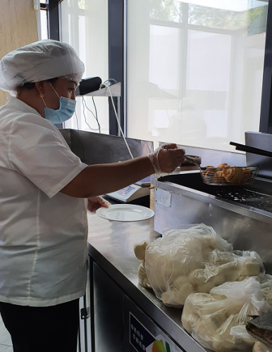 疫情期間，多家中餐廳做足準(zhǔn)備工作，保證顧客放心用餐。(“哈薩克斯坦新觀(guān)察”微信公眾號(hào))