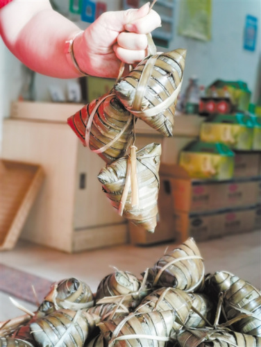 用蓢古帶包扎的粽子特別扎實(shí)。