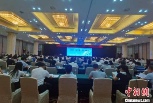 　7月2日，江西省外事綜合服務(wù)管理平臺(tái)上線(xiàn)儀式暨2020年全省外事專(zhuān)管員培訓(xùn)會(huì)議在南昌舉行?！￡愓萝姟z