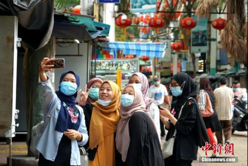 資料圖：7月12日，因疫情暴發(fā)歇業(yè)的馬來西亞吉隆坡茨廠街獲準(zhǔn)重新開業(yè)。<a target='_blank' >中新社</a>記者 陳悅 攝