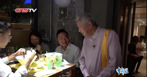 知名美食家蔡瀾(左四)祖籍廣東潮州，曾任世界華人健康飲食協(xié)會榮譽主席。