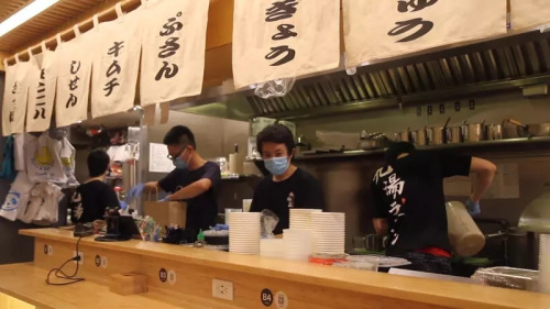 疫情期間林國耀也沒敢關門。(美國《世界日報》/黃伊奕 攝)