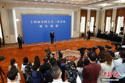 十四屆全國(guó)人大一次會(huì)議舉行第三場(chǎng)“部長(zhǎng)通道”采訪活動(dòng)