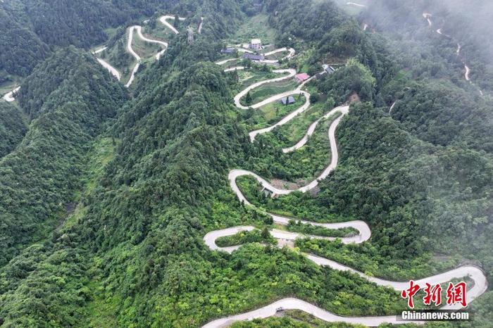 重慶酉陽：山路彎彎入畫來