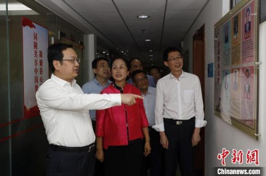 云南省委統(tǒng)戰(zhàn)部部長張國華到省僑聯(lián)、省黃埔軍校同學(xué)會調(diào)研