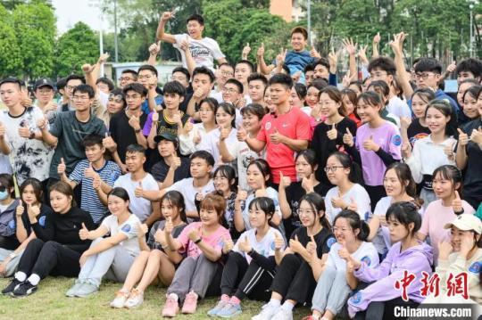 蘇炳添分享體驗(yàn)課暨南大學(xué)開講 受學(xué)生追捧 陳驥旻 攝