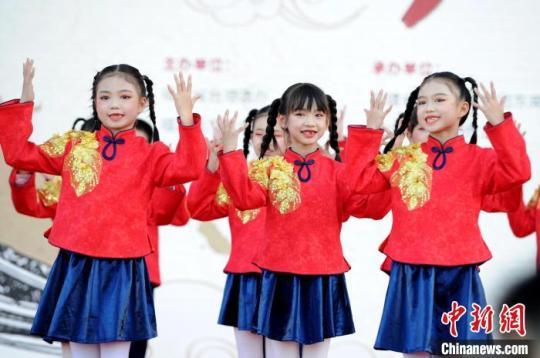 閩臺童謠合唱《漳臺對猜》?！埥鸫?攝