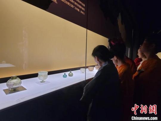 絲路琉光——從地中海到長(zhǎng)安的古代玻璃藝術(shù)展亮相西安