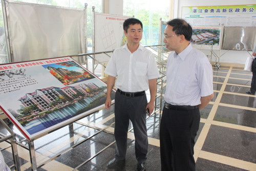 林琳副主任聽取奮勇高新區(qū)匯報歸難僑安居公寓規(guī)劃建設情況