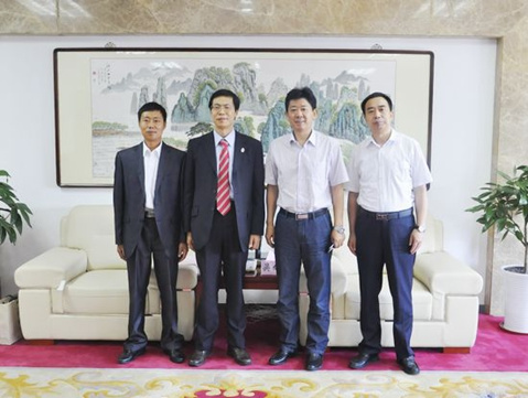 中國僑網(wǎng)圖為吳向明會(huì)見汪先恩一行
