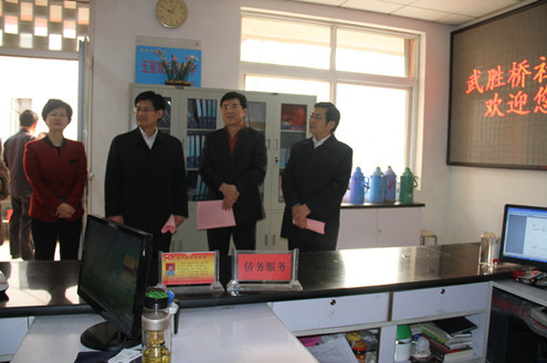 中國僑網(wǎng)山東省僑辦主任劉方會在濟寧武勝社區(qū)調(diào)研社區(qū)僑務(wù)工作。