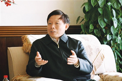 中國(guó)僑網(wǎng)圖為許小峰。