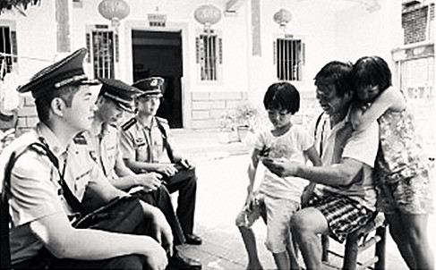 江口邊防派出所官兵走訪僑胞僑眷。(孫衛(wèi)鋒