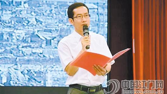 廖欣在講述余志堅(jiān)的故事。