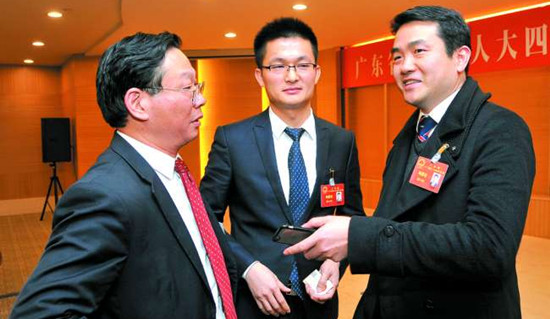 3名列席省人代會的汕頭籍海外華僑代表(李俊偉