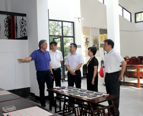 安徽省僑聯(lián)副主席率團(tuán)赴僑界文化企業(yè)時代文創(chuàng)產(chǎn)業(yè)公司調(diào)研。