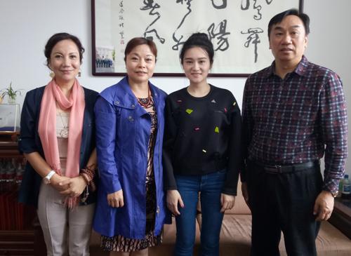 無(wú)錫籍旅法藝術(shù)家金湉(右二)拜訪無(wú)錫市僑辦