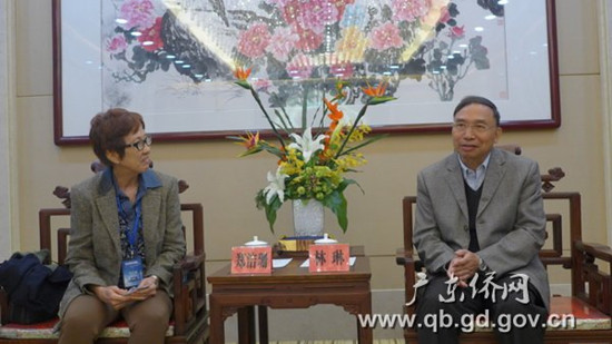 中國(guó)僑網(wǎng)廣東省僑辦林琳巡視員(右)會(huì)見印尼全國(guó)華教聯(lián)合秘書處鄭潔珊副主任(左)一行