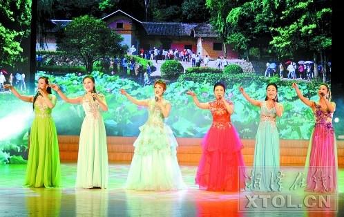 中國(guó)僑網(wǎng)“親情中華·走進(jìn)僑鄉(xiāng)·歡聚湘潭”大型文藝晚會(huì)現(xiàn)場(chǎng)。(記者 方陽(yáng) 攝)