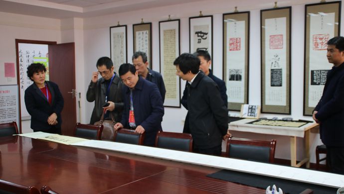 中國(guó)僑網(wǎng)參觀社區(qū)歸僑僑眷活動(dòng)陣地